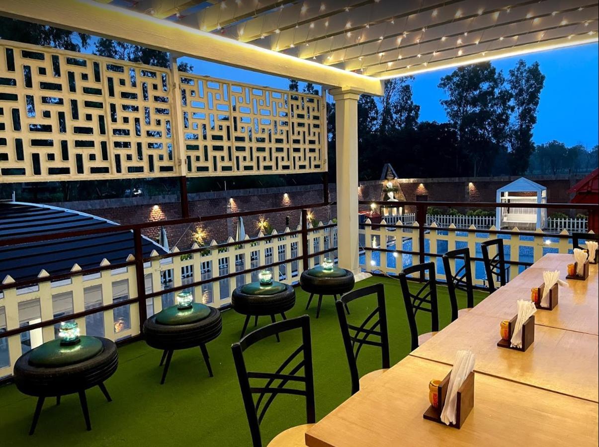 Yashmay Villa Club & Resort Gonda 외부 사진