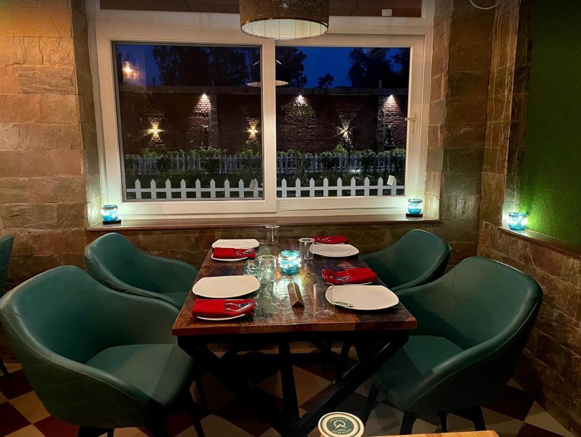 Yashmay Villa Club & Resort Gonda 외부 사진