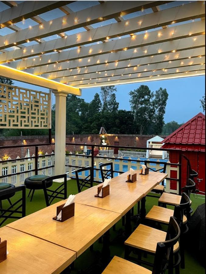 Yashmay Villa Club & Resort Gonda 외부 사진